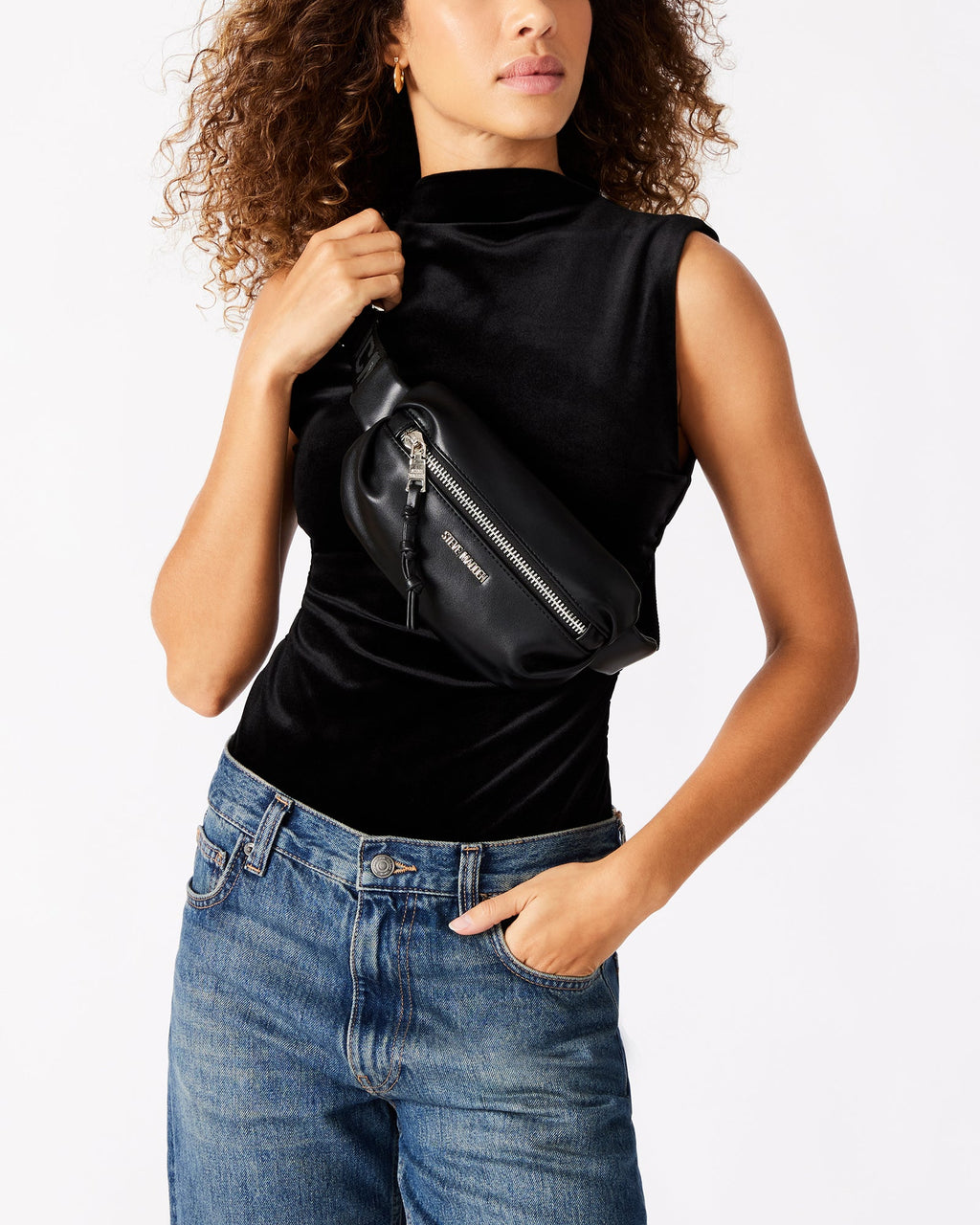 PLEATED BAGUETTE BELT BAG BLACK